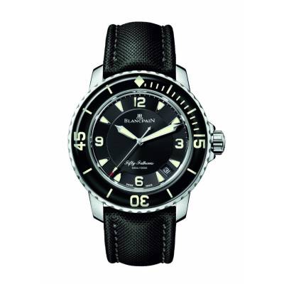Entdecken Sie die Blancpain Fifty Fathoms Automatique. Die legendäre Taucheruhr mit herausragender Historie und Präzision. Jetzt bei Watchdeal.de erhältlich!