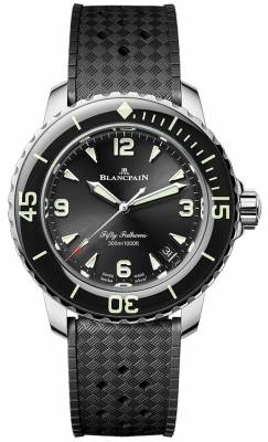 Entdecken Sie die Blancpain Fifty Fathoms Automatique 38mm Die legendäre Taucheruhr mit herausragender Historie und Präzision. Jetzt bei Watchdeal.de erhältlich!