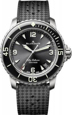 Entdecken Sie die Blancpain Fifty Fathoms Automatique. Die legendäre Taucheruhr mit herausragender Historie und Präzision. Jetzt bei Watchdeal.de erhältlich!