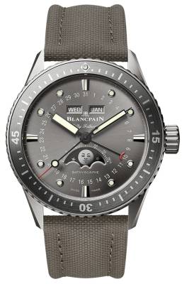 Entdecken Sie die 5054 1210 G52A Blancpain Fifty Fathoms Quantième Complet Phases de Lune  Die legendäre Taucheruhr mit herausragender Historie und Präzision. Jetzt bei Watchdeal.de erhältlich!