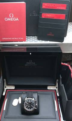 Entdecken Sie Omega Speedmaster Moonwatch "Dark Side of the Moon" Uhren in großer Auswahl bei Watchdeal®