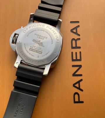 Preview: Panerai Luminor Submersible PAM 00682 mit Box und Garantiekarte