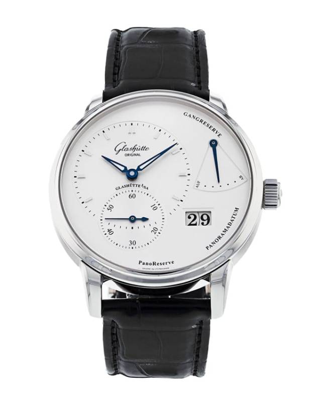 Glashütte Original PanoReserve 1-​65-01-22-12-01 mit silber galvanisiertem Zifferblatt und grauem Synthetikband