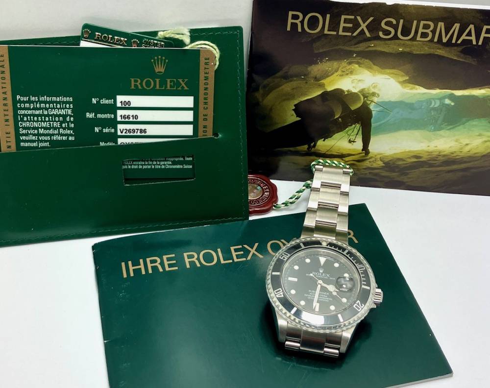 Rolex Submariner Date Ref.16610 / V269786 im Neuzustand Full Set