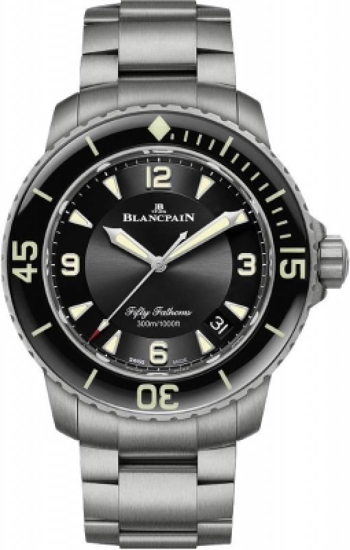 Entdecken Sie die Blancpain Fifty Fathoms Automatique. Die legendäre Taucheruhr mit herausragender Historie und Präzision. Jetzt bei Watchdeal.de erhältlich!