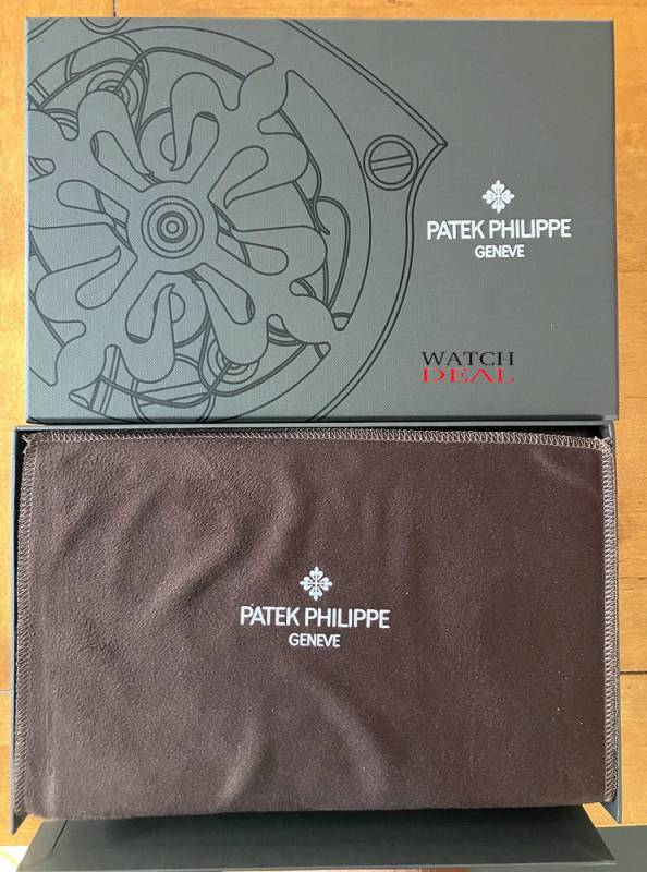Patek Philippe Ref. 5320G-001: Ewiger Kalender mit Mondphase, 40mm Weißgold, cremefarbenes Blatt. Meisterwerk der Haute Horlogerie. Jetzt anfragen. bei Watchdeal