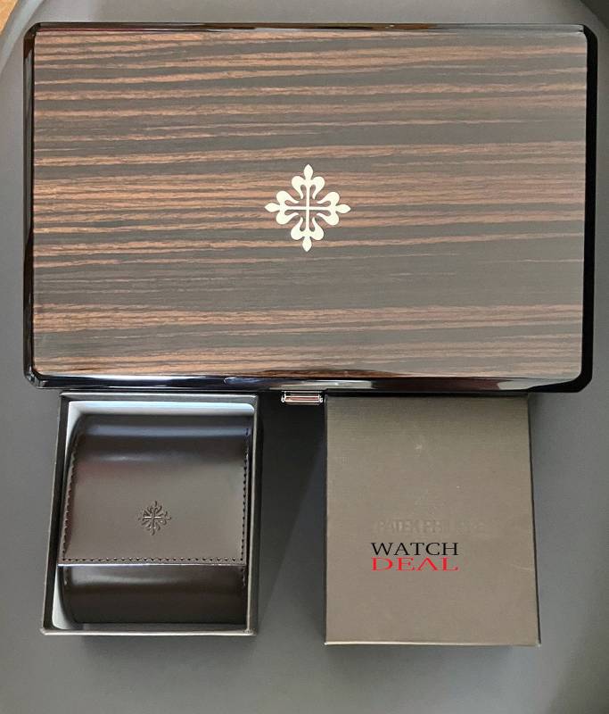 Patek Philippe Ref. 5320G-001: Ewiger Kalender mit Mondphase, 40mm Weißgold, cremefarbenes Blatt. Meisterwerk der Haute Horlogerie. Jetzt anfragen. bei Watchdeal